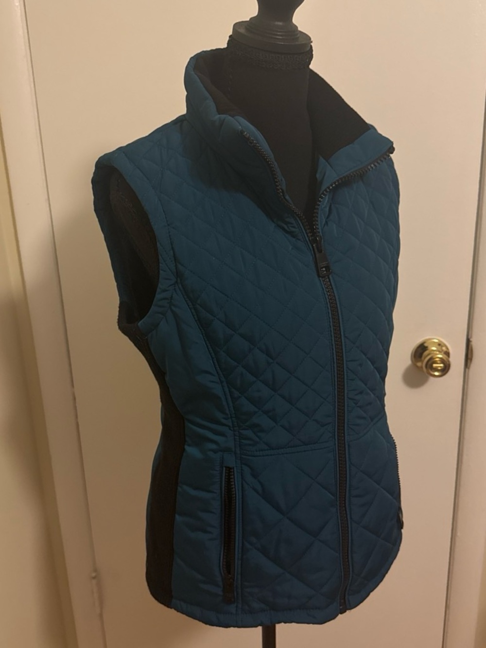 Andrew Marc Women’s Teal Black Quilted Vest Size S Full Zip Lightweight